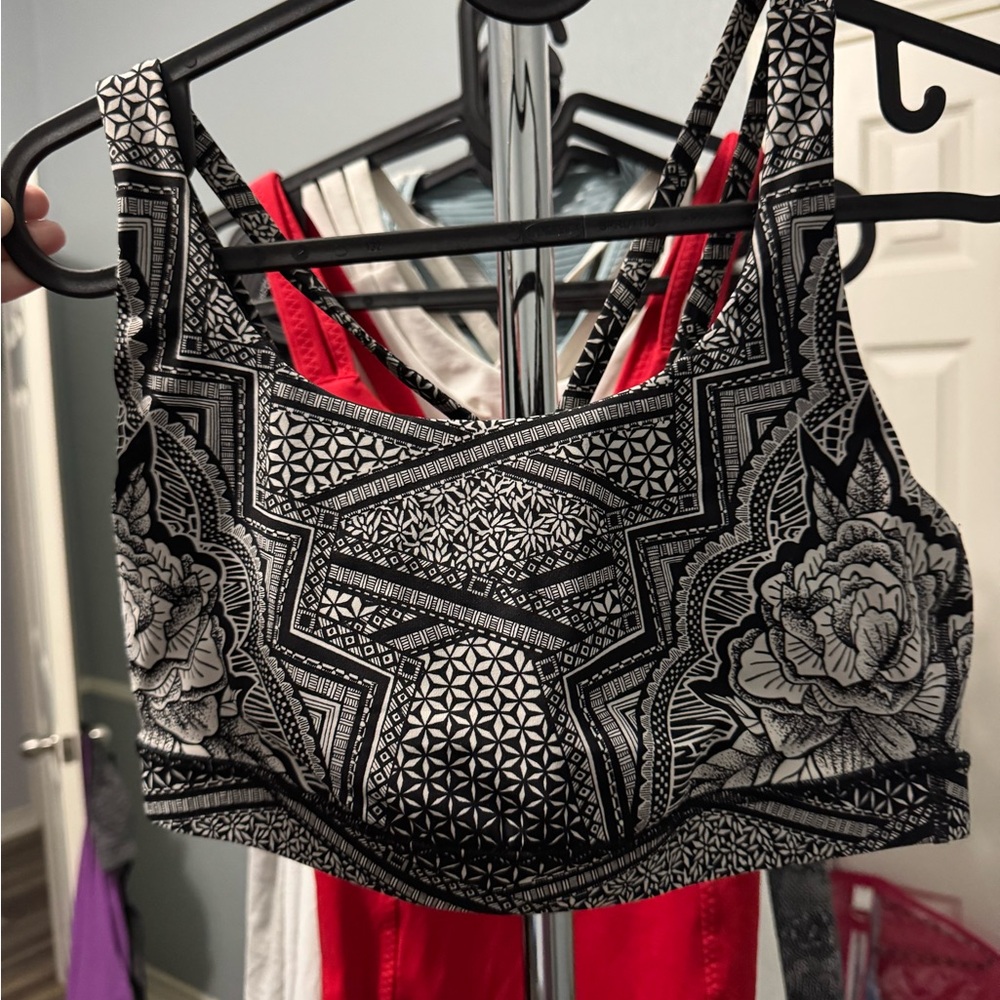 Black and White Patterned Women's Sports Bra